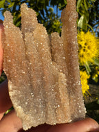 Spécimen de stalactites d'améthyste avec inclusions d'hématite
