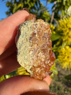 Spécimen de grenat orange