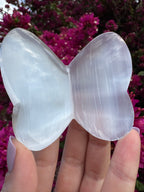 Figura de mariposa en 3D tallada en selenita