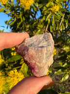 Spécimen de calcite cobaltifère avec inclusions d'émeraude | Qualité AAA