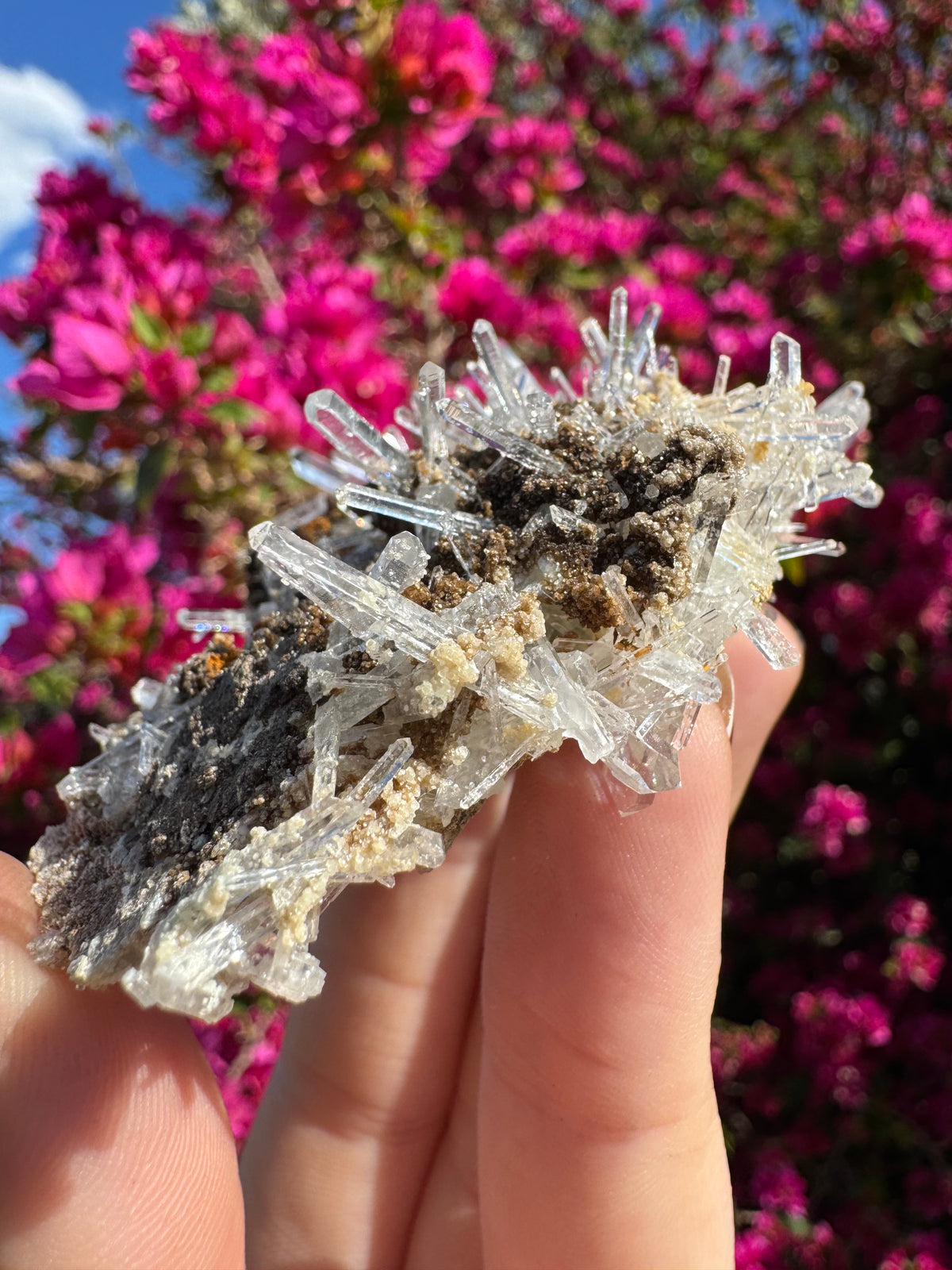 Racimo de cuarzo lemuriano con recubrimiento de dolomita — Colombia