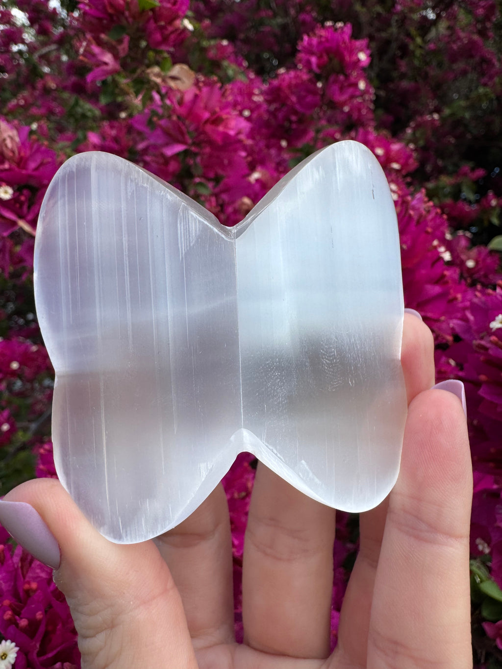 Figura de mariposa en 3D tallada en selenita