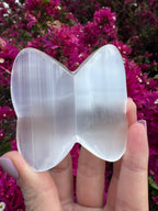 Figura de mariposa en 3D tallada en selenita