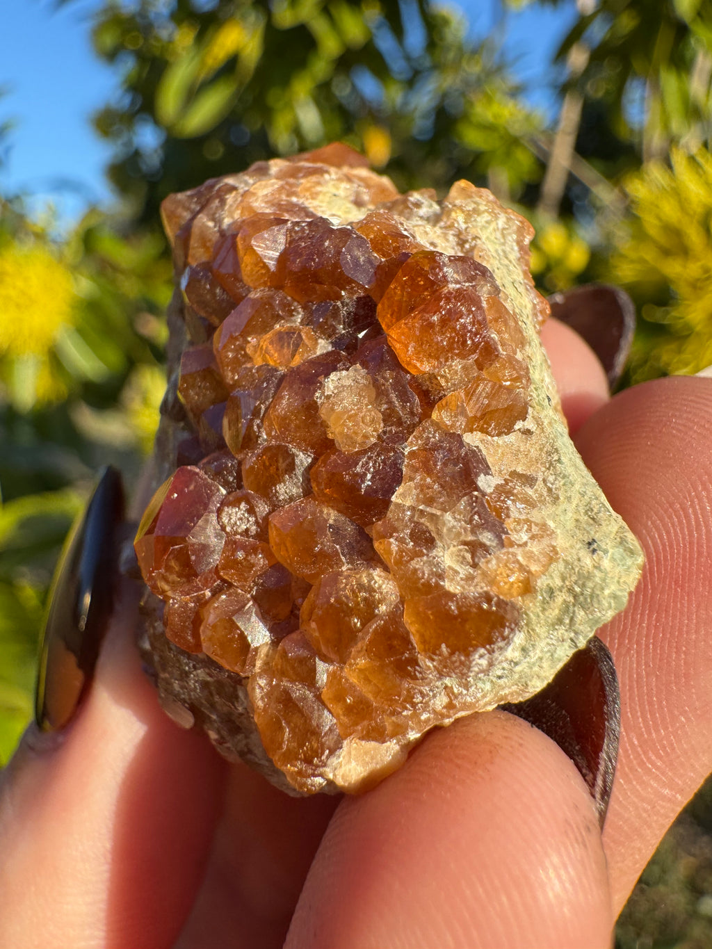 Spécimen de grenat orange