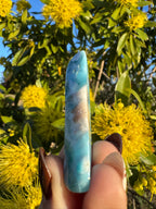 Cabujón de larimar pulido