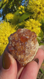 Spécimen de grenat orange