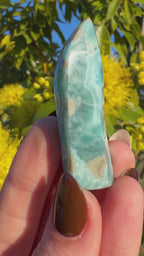 Cabujón de larimar pulido